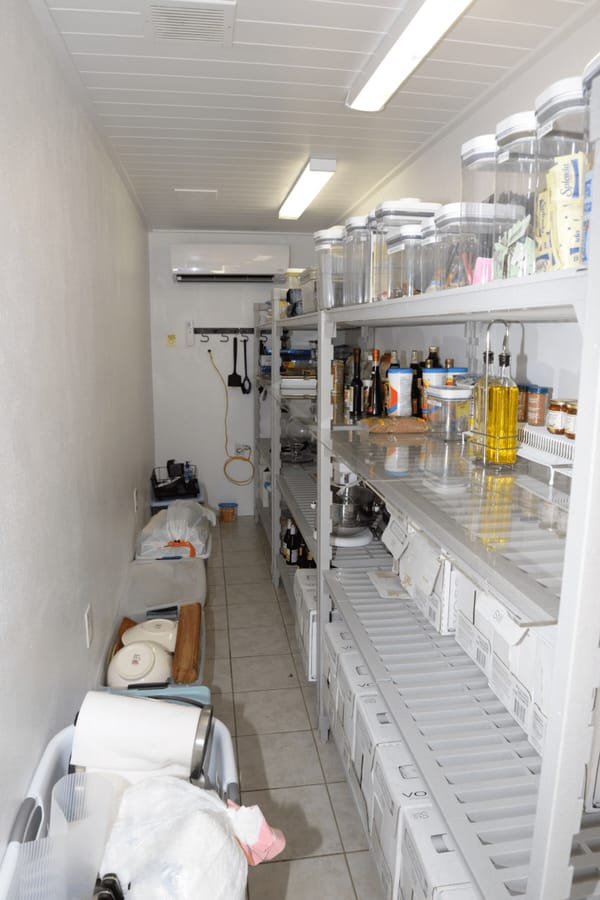 Keukenkasten sorteren: vind alles in één oogopslag